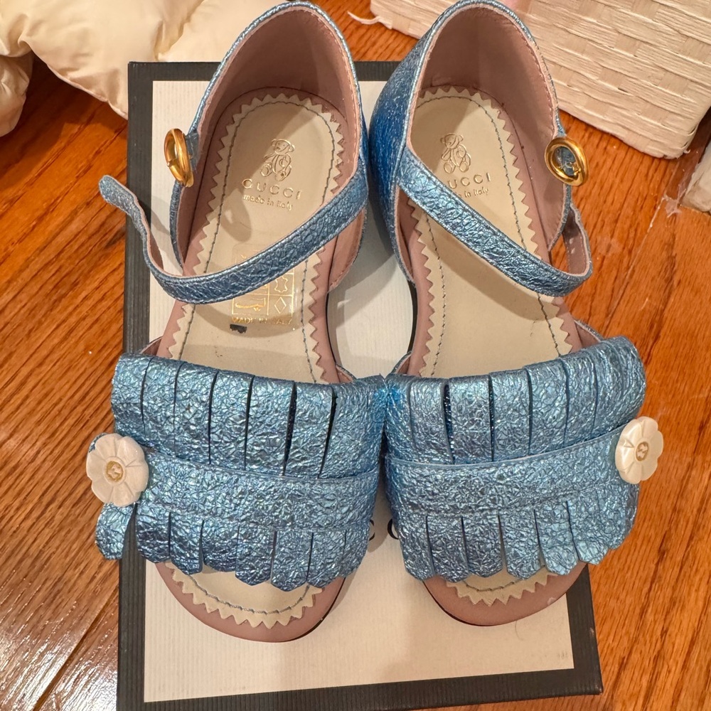 Gucci Kids Metallic Blue Sandals with Floral Accent